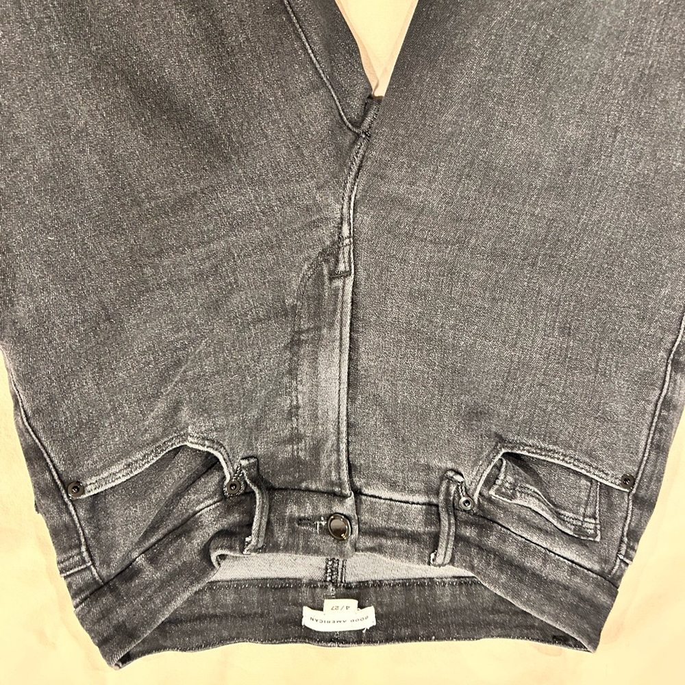 Good American Good Legs CROP Straight Jeans - Picture 6 of 7